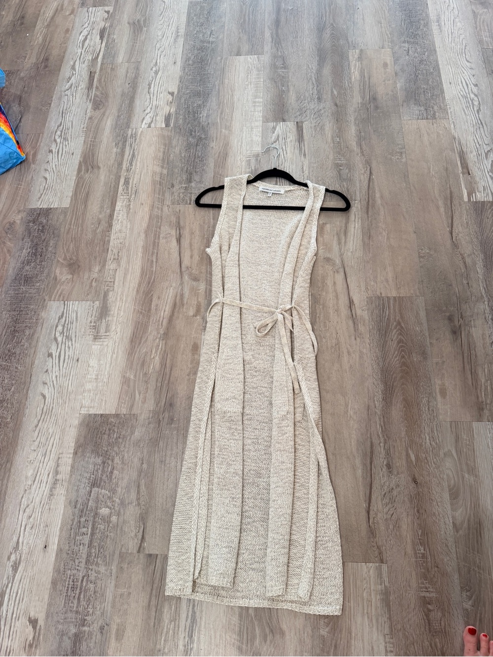 Neutral Sleeveless Knit Wrap with Tie xs